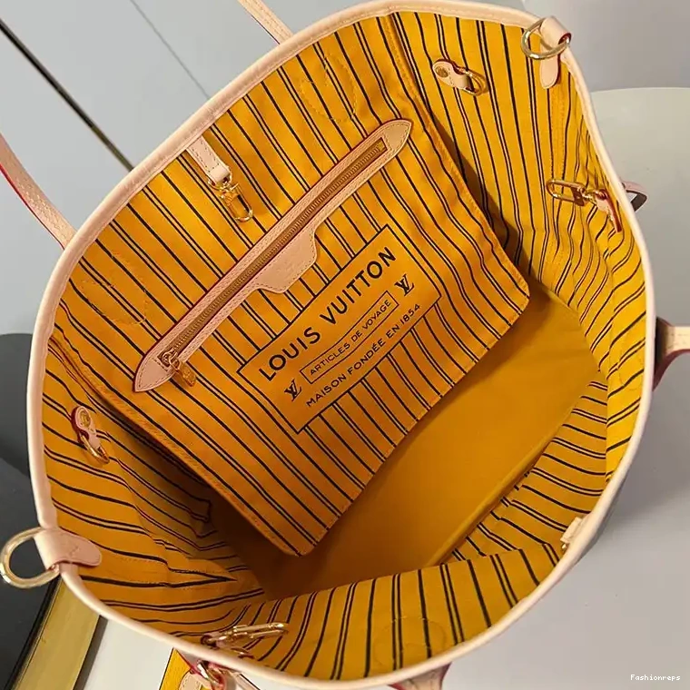 Fashionrepsfam ru 2410YA0160 LV Bags 0531